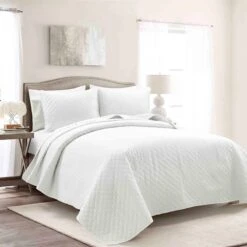 3-Piece Ava White Diamond Quilt Set, King