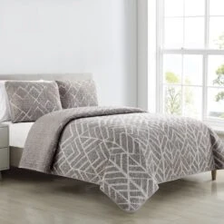 3-Piece Grey Savoy Stitch Quilt Set, King
