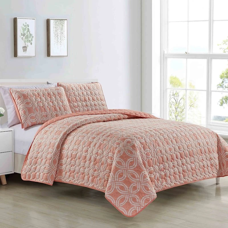 3-Piece Pink Trellis Quilt Set, King 3 3-Piece Pink Trellis Quilt Set, King