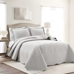 Found & Fable 3-Piece Grey Medallion Scalloped Quilt Set, Queen