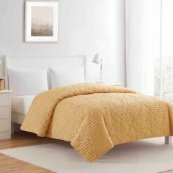 Path Geo Pinsonic Quilt Twin Yellow