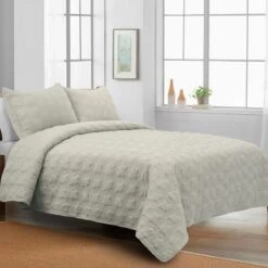 Tracey Boyd 3-Piece Danish Leaf Quilt Set, King